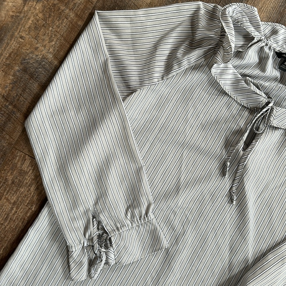 Banana Republic white, tan and black ruffle tie neck and sleeve blouse - Picture 10 of 12